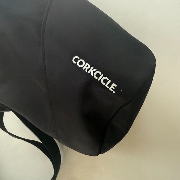 Disney Mickey Mouse Corkcicle Black Crossbody Bag Adjustable Strap Insulated Int - Picture 2 of 7